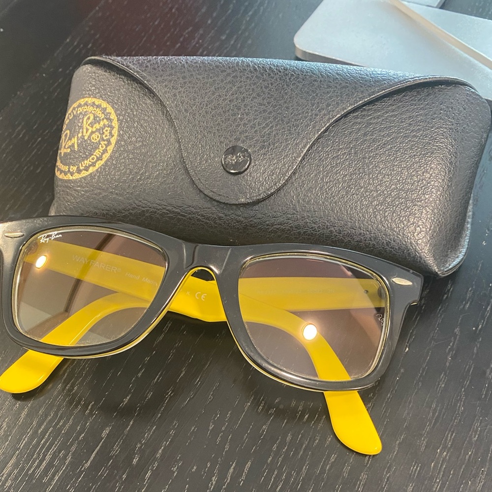 Ray-Ban Wayfarer w/ Yellow Interior